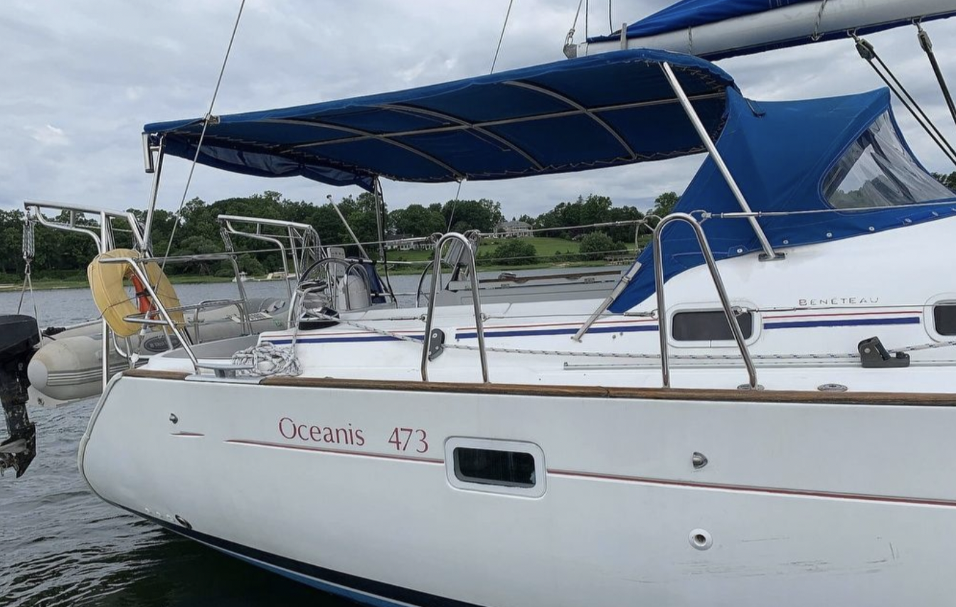 Stern view with Long Island Sound horizon